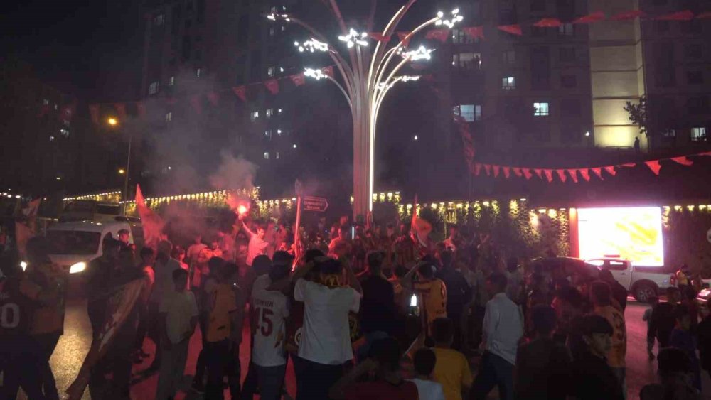 Galatasaray’ın şampiyonluğu Şırnak’ta kutlandı