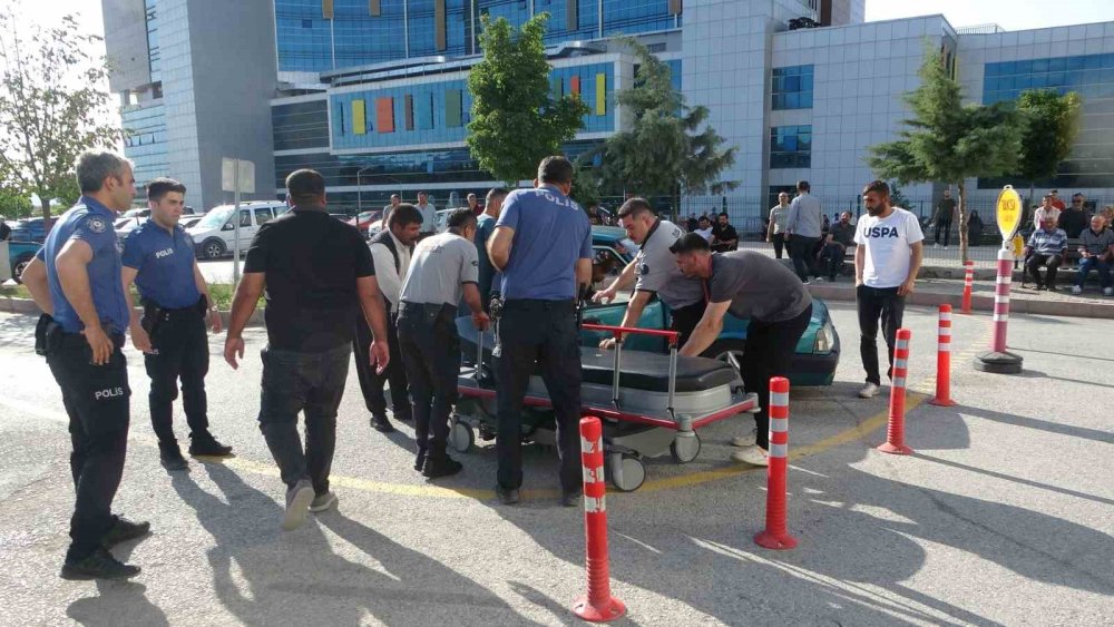 Yeşilyurt'ta mezarlıkta silahlı ve bıçaklı kavga: 1 ölü, 2 yaralı