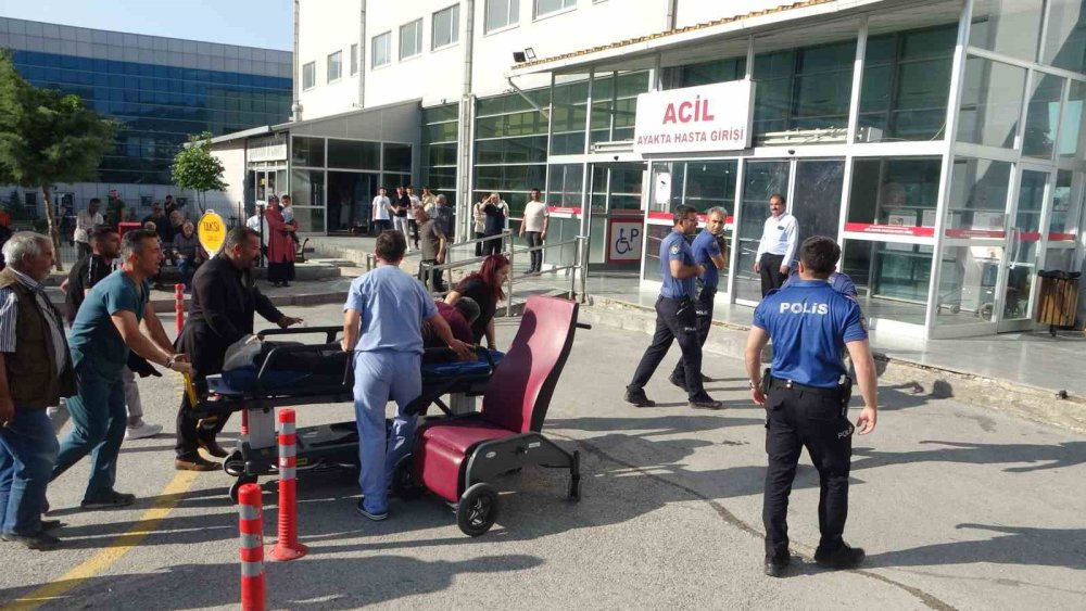 Yeşilyurt'ta mezarlıkta silahlı ve bıçaklı kavga: 1 ölü, 2 yaralı