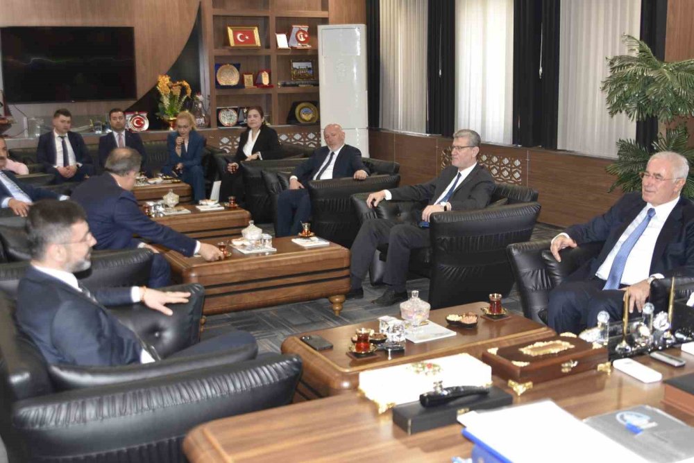 Başkan Mehmet Akarca: "Kamu Denetçiliği Kurumu halkın ücretsiz avukatlığını yapıyor"