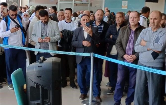 Hakkarili hacı adayları kutsal topraklara uğurlandı