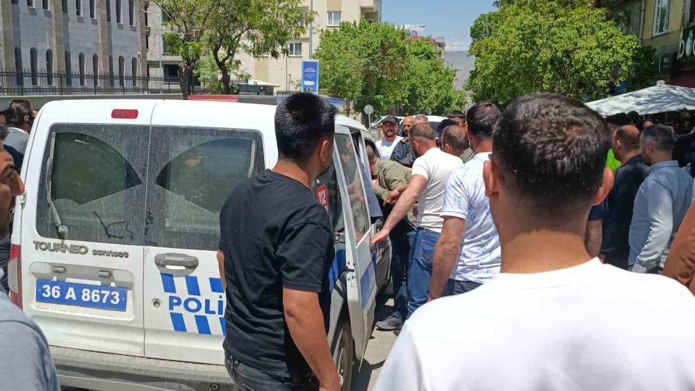 Kars’ta silahlı kavga: 1’i muhtar 4 yaralı