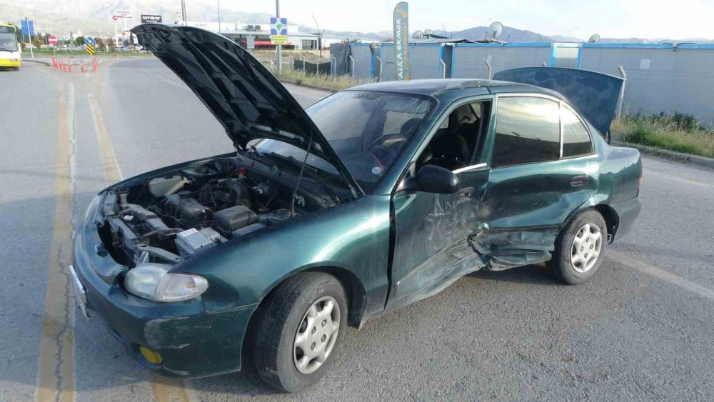 Malatya’da kazaya karıştı, aracını bırakıp kaçtı