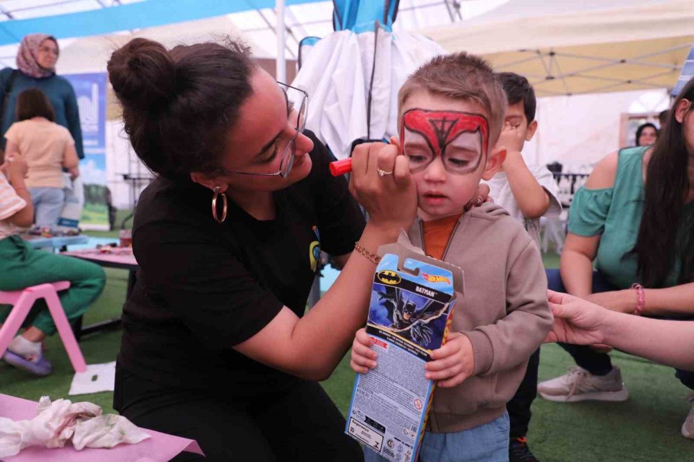Mardin'deki kitap fuarında minikler unutulmadı