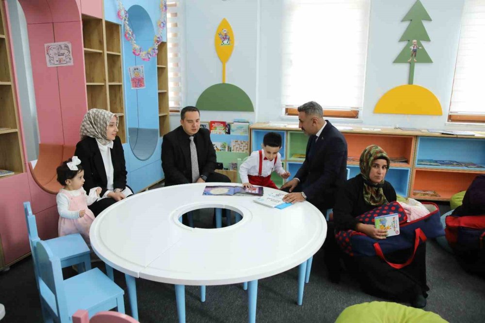 Muradiye’de "İlk Kimliğim, İlk Kitabım" projesi