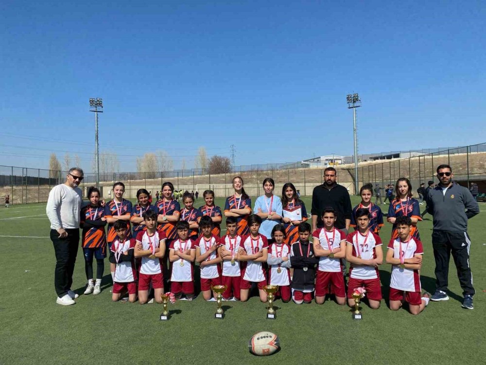 Van’daki ortaokulun spor başarısı göz doldurdu