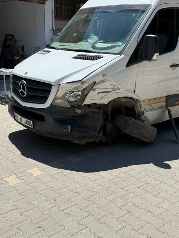 Adıyaman'da minibüs ile otomobil çarpıştı