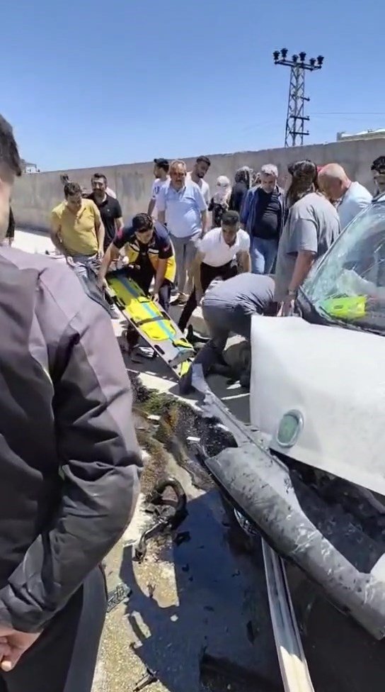 Elazığ’da hafif ticari araç duvara çarptı: 1 kişi öldü