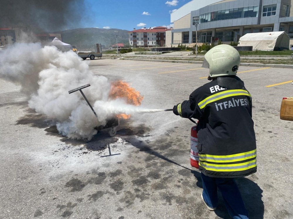 Erzincan'da yangınlara müdahale eğitimi verildi