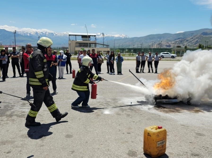 Erzincan'da yangınlara müdahale eğitimi verildi