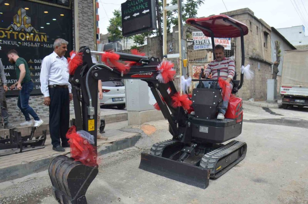 Suriyeli işçisine giderayak jest yaptı