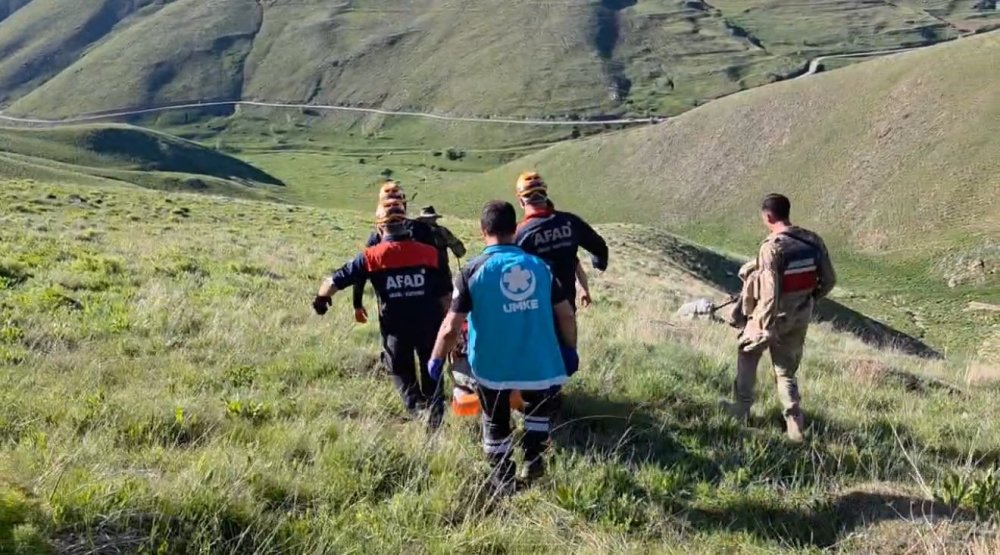Van’da kayalıklarda mahsur kalan kişi kurtarıldı