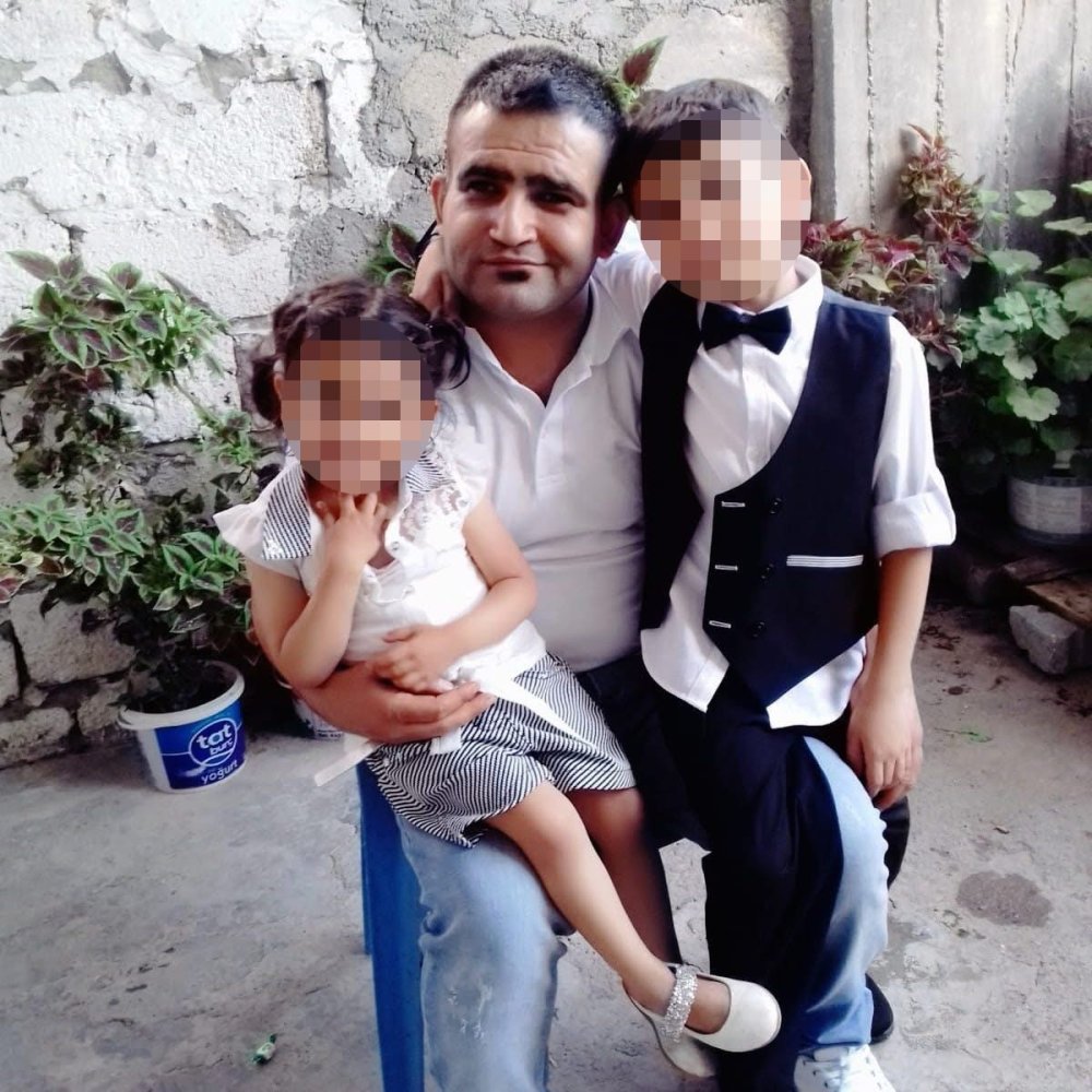 Elindeki demir yüksek gerilim hattına temas edince akıma kapılarak yaşamını yitirdi