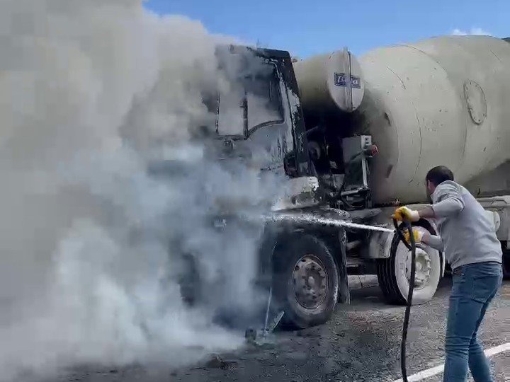 Erzurum’da beton mikseri alev topuna döndü