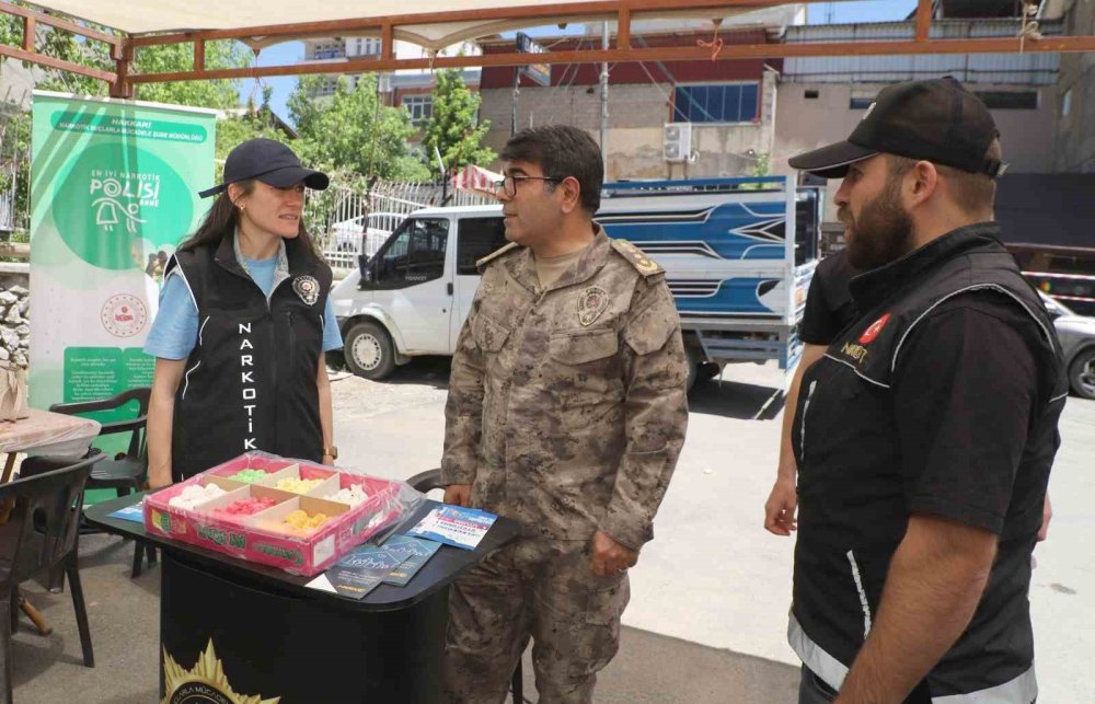 Hakkari’de "En İyi Narkotik Polisi: Anne" standı açıldı