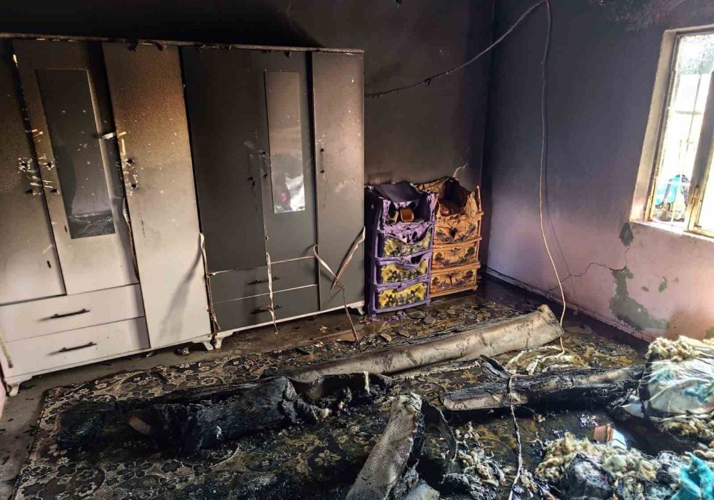 Siirt’te çıkan ev yangını korkuttu