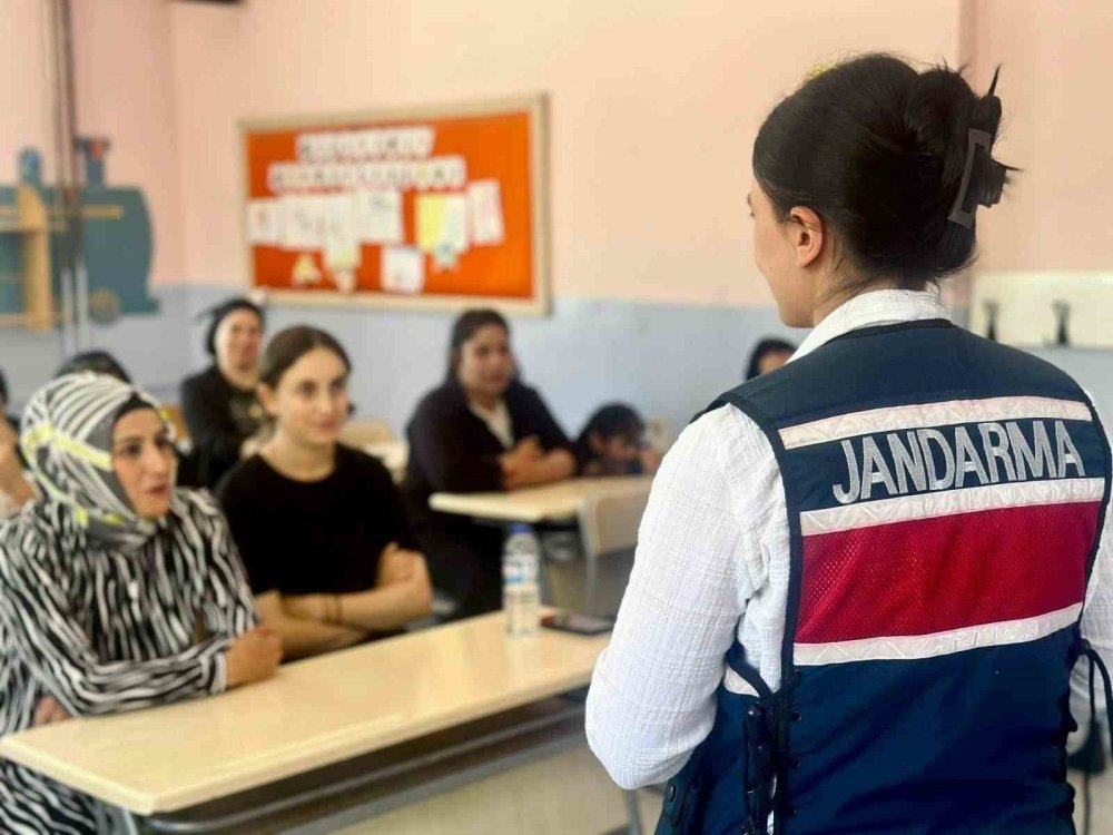 Şırnak’ta kadına şiddetle mücadele ve aile içi iletişim eğitimi düzenlendi
