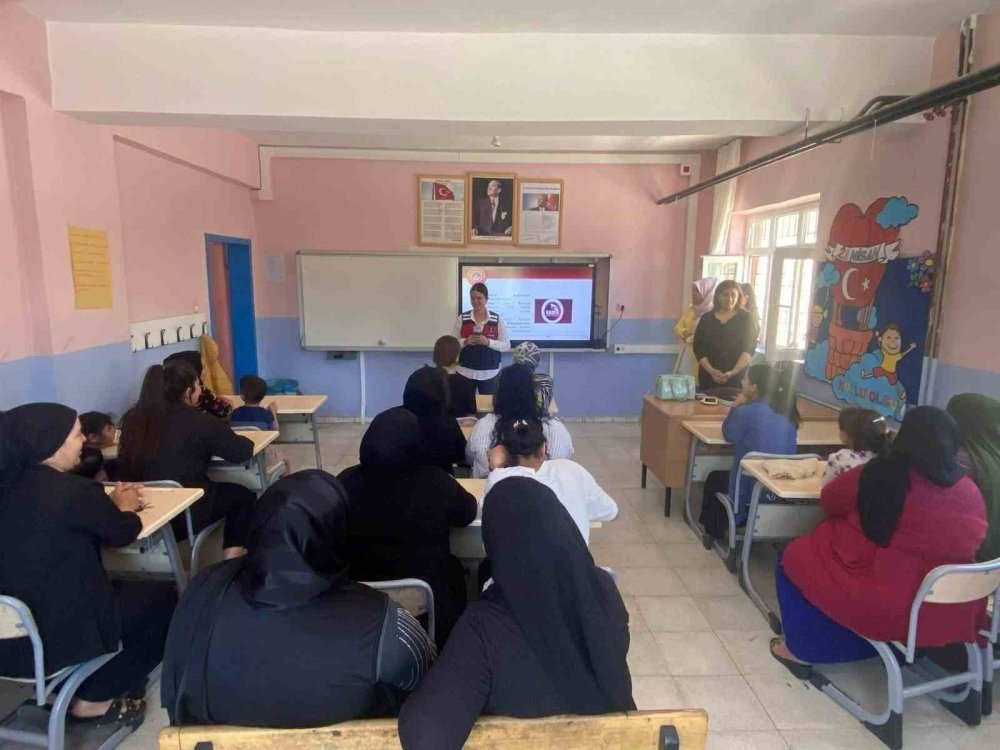 Şırnak’ta kadına şiddetle mücadele ve aile içi iletişim eğitimi düzenlendi