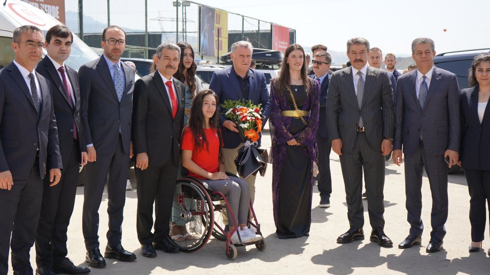 Bakan Bak: Çatışmanın olduğu dağlarda şimdi raket sesleri var