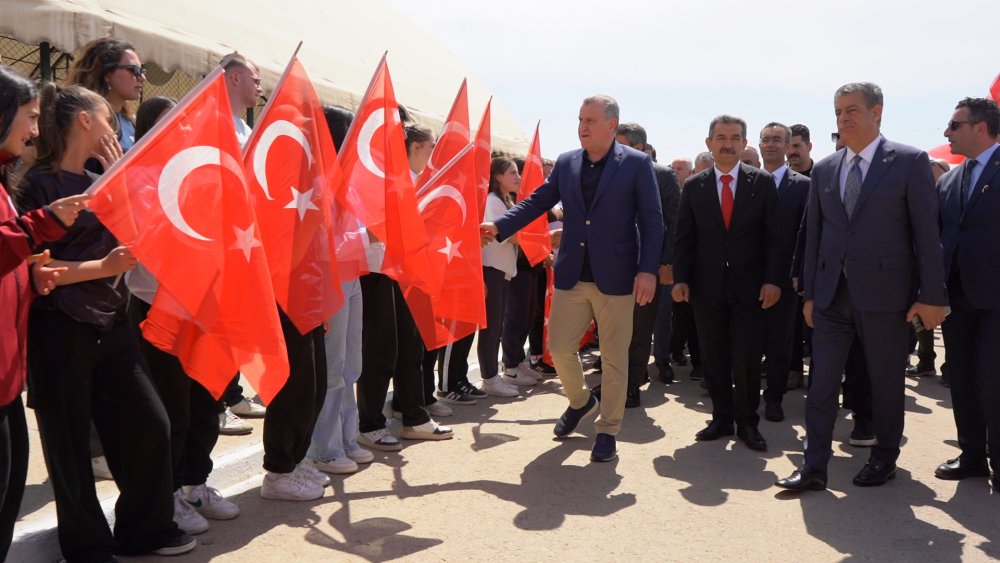 Bakan Bak: Çatışmanın olduğu dağlarda şimdi raket sesleri var