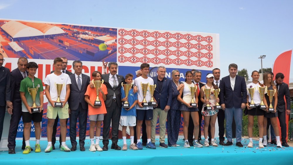 Bakan Bak: Çatışmanın olduğu dağlarda şimdi raket sesleri var