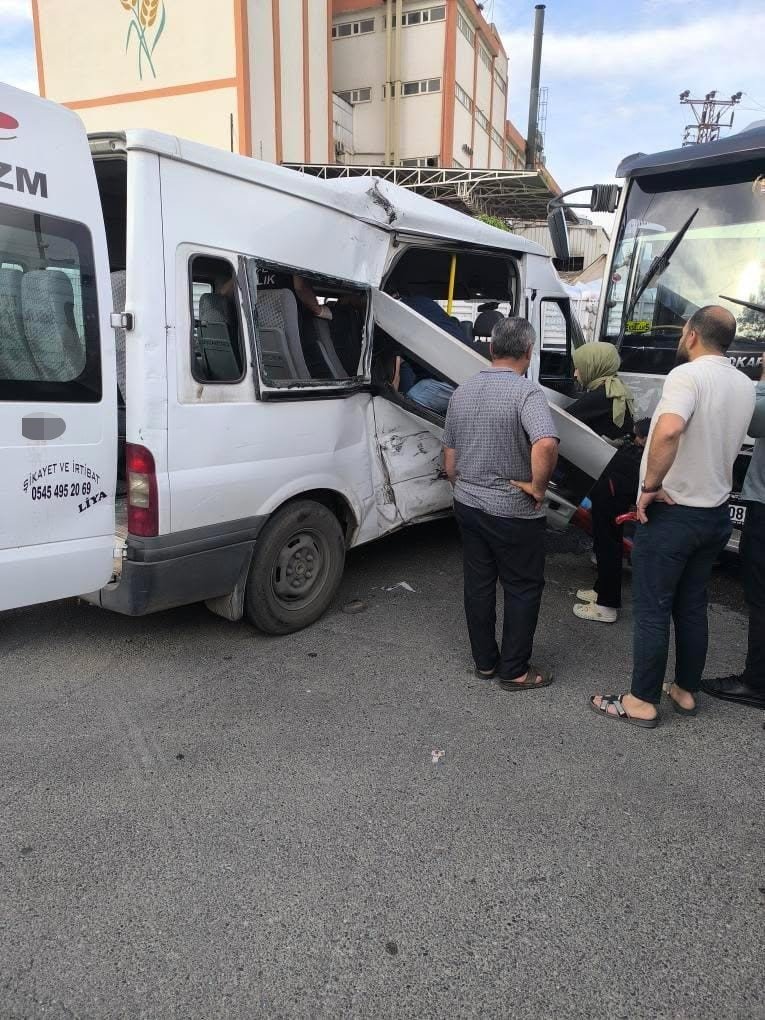 Batman’da minibüs ile midibüs çarpıştı: 7 kişi yaralandı