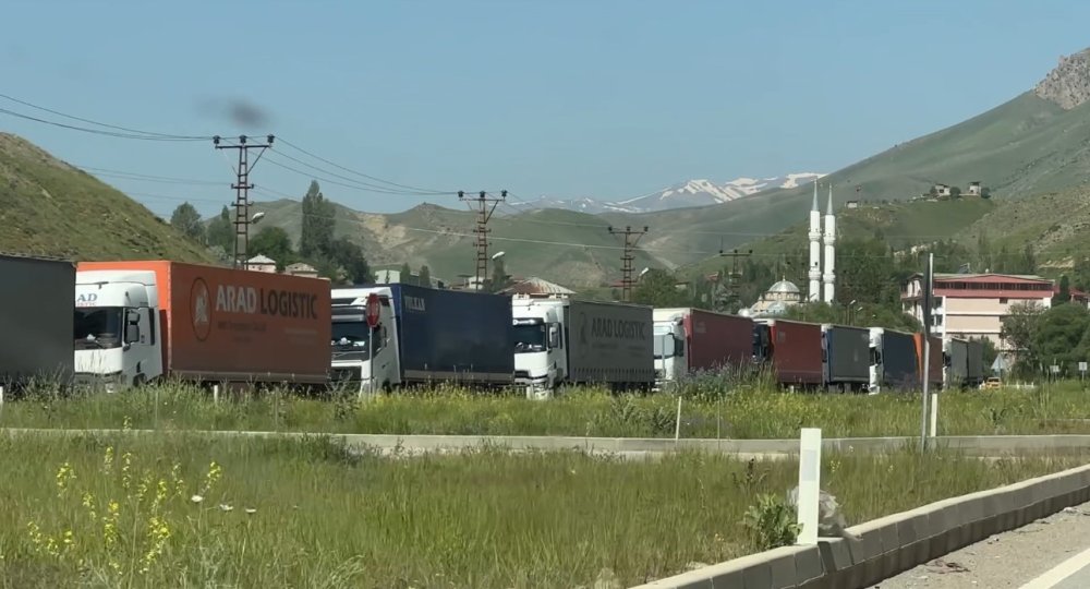Esendere'de 2 kilometrelik tır kuyruğu oluştu