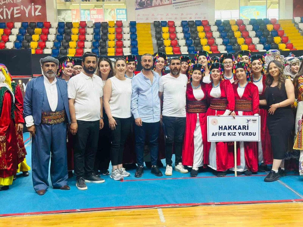 Hakkari Afife Kız Yurdu Halkoyunları Ekibi Türkiye şampiyonu oldu