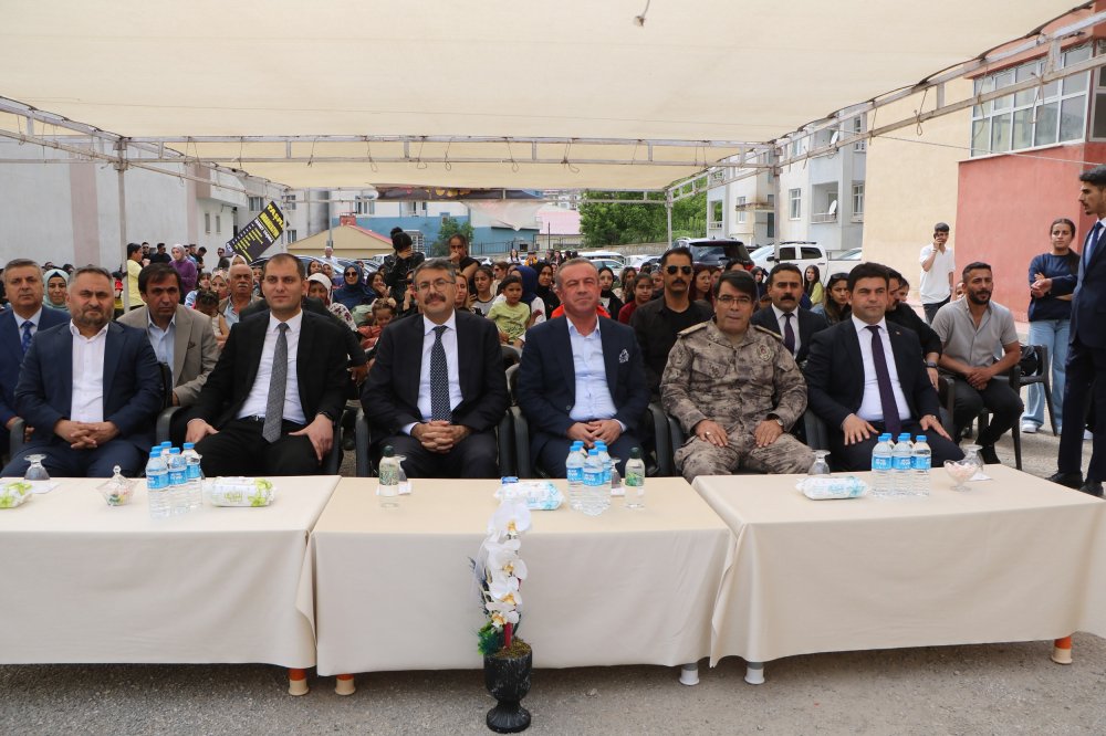 Hakkari'de "1'inci Yöresel Ot Festivali" gerçekleştirildi