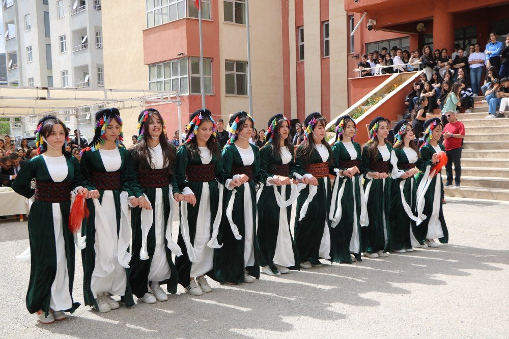 Hakkari'de "1'inci Yöresel Ot Festivali" gerçekleştirildi