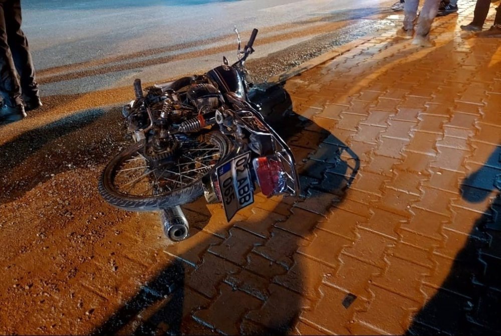 Otomobil ile motosiklet çarpıştı: 1 kişi yaralandı