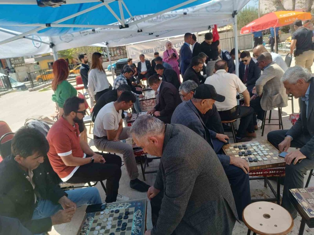 Özalp’te Dama Turnuvası