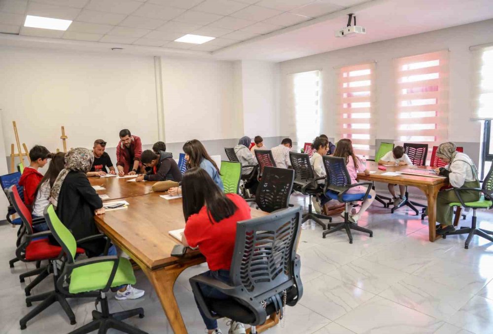 Van’da 4 gençlik merkezi hizmete açıldı