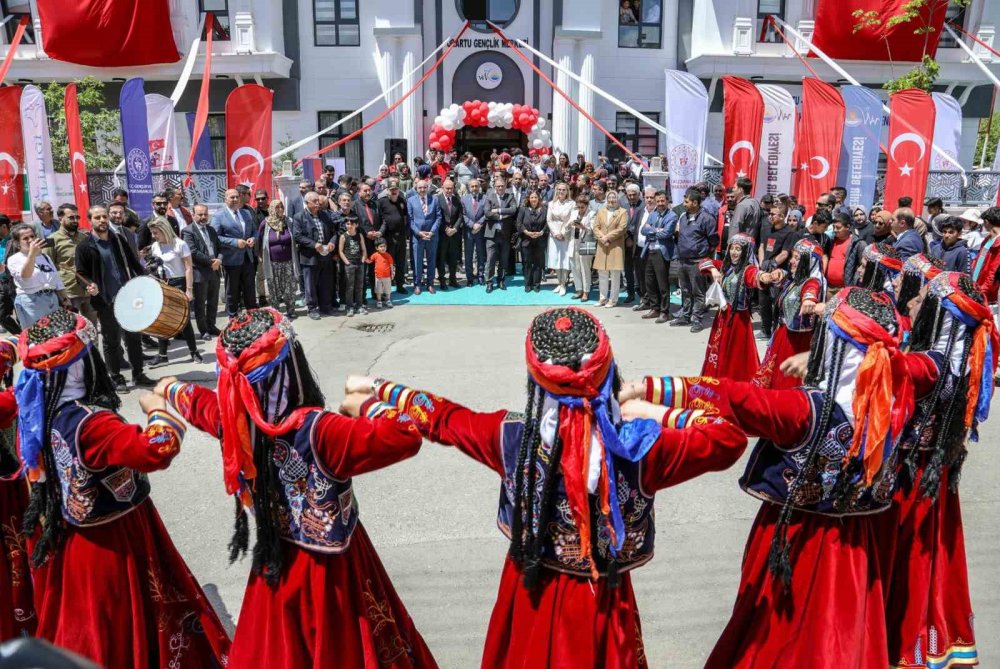 Van’da 4 gençlik merkezi hizmete açıldı