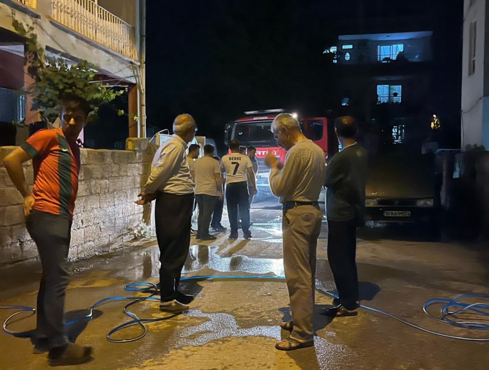 Adıyaman’da park halindeki otomobil alev aldı