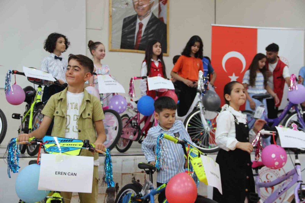 Cizre’de 7’den 70’e Okuyan Cizre kitap okuma yarışması ödülleri sahiplerini buldu