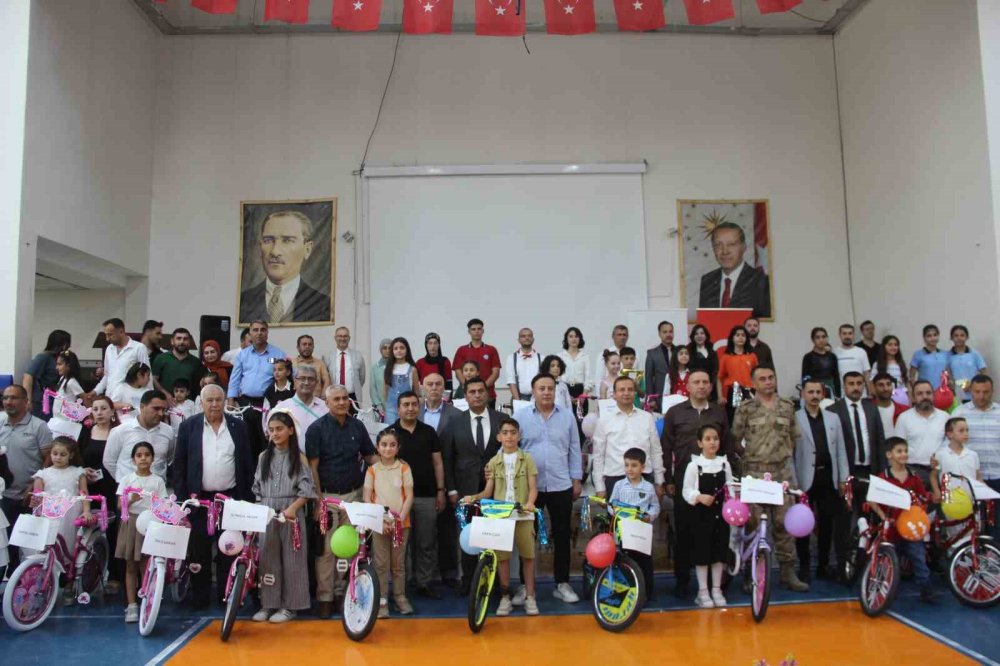 Cizre’de 7’den 70’e Okuyan Cizre kitap okuma yarışması ödülleri sahiplerini buldu