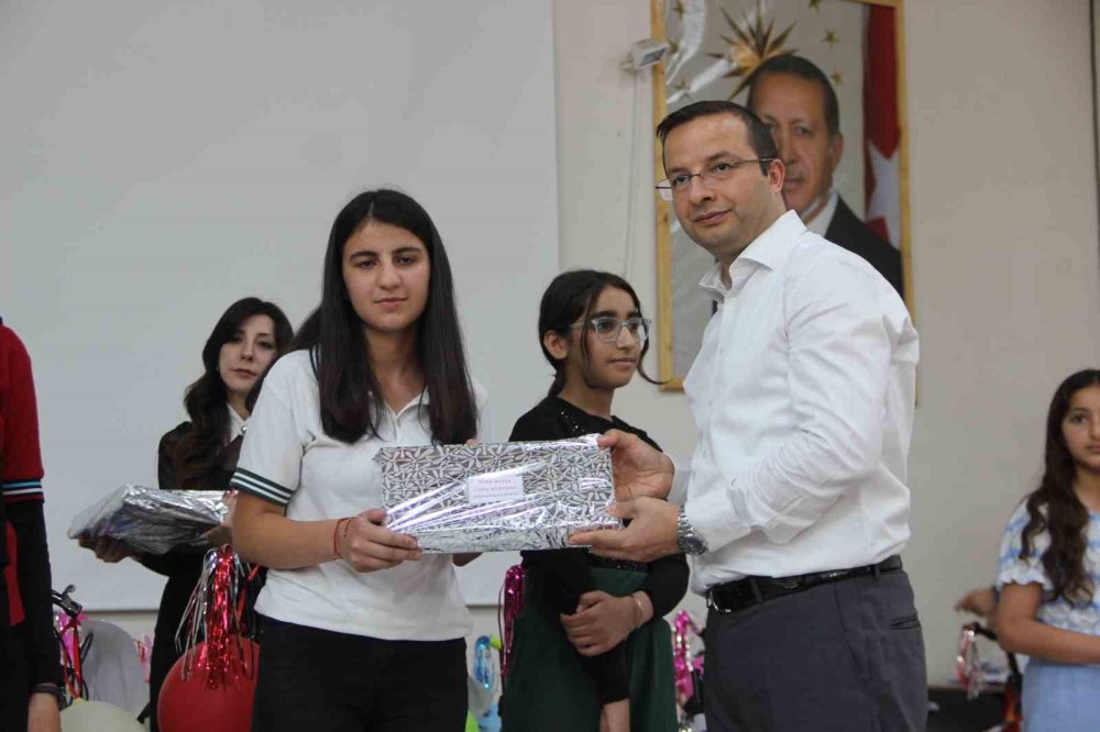 Cizre’de 7’den 70’e Okuyan Cizre kitap okuma yarışması ödülleri sahiplerini buldu