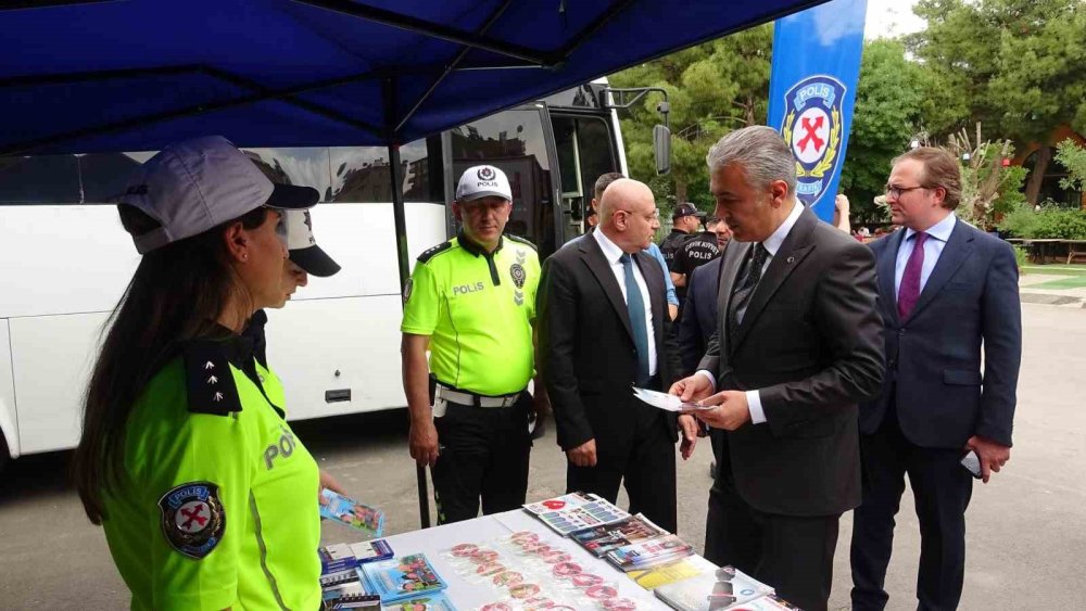 Simülasyon aracıyla emniyet kemerinin önemi anlatıldı