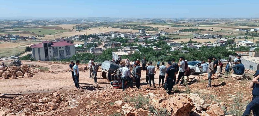 Adıyaman'da devrilen traktörün altında kalarak ağır yaralandı