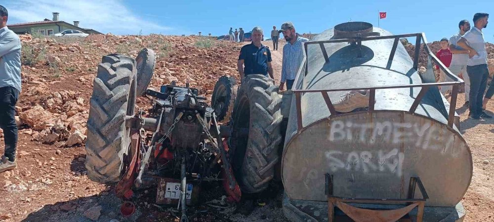 Adıyaman'da devrilen traktörün altında kalarak ağır yaralandı