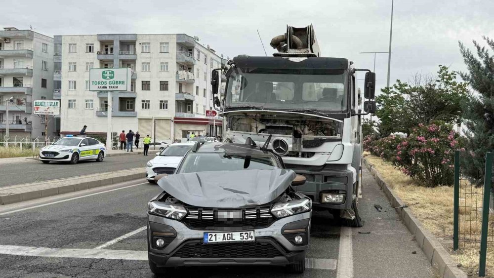 Otomobil, beton mikseri, minibüs çarpıştı: 11 yaralı