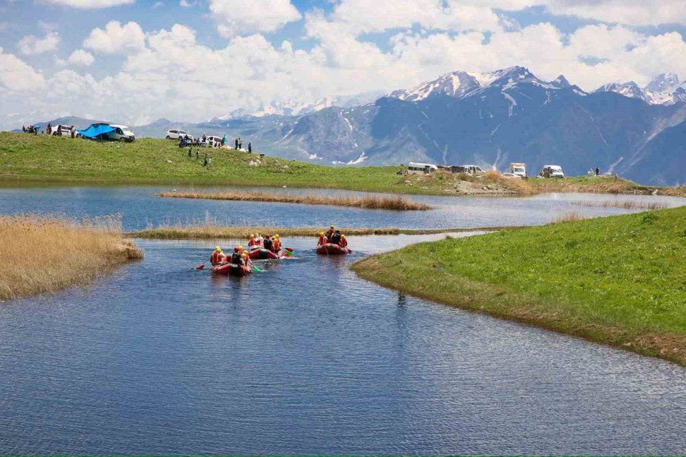 Vali Çelik, Mencel Gölü'nde vatandaşlarla buluştu