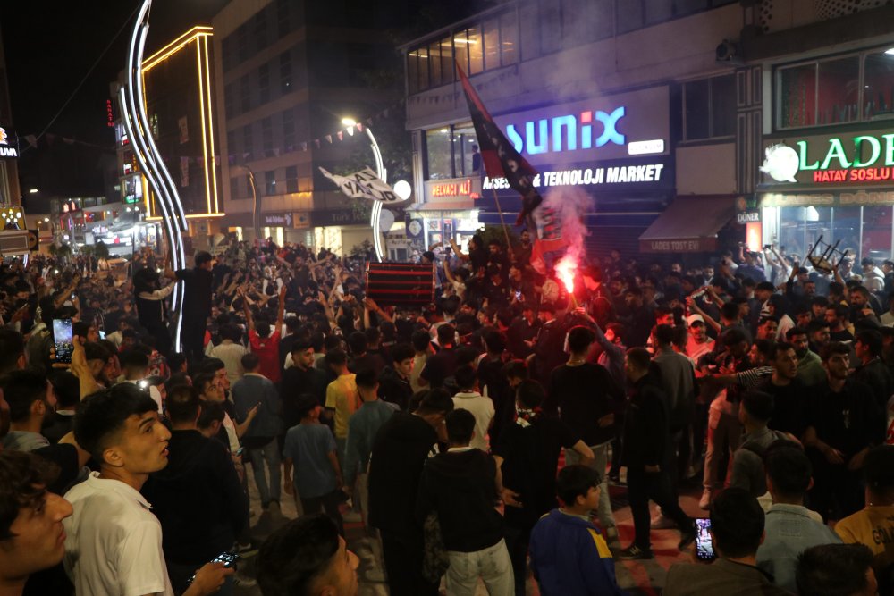 Tatil edilen maçtan sonra Van'da sevinç gösterileri