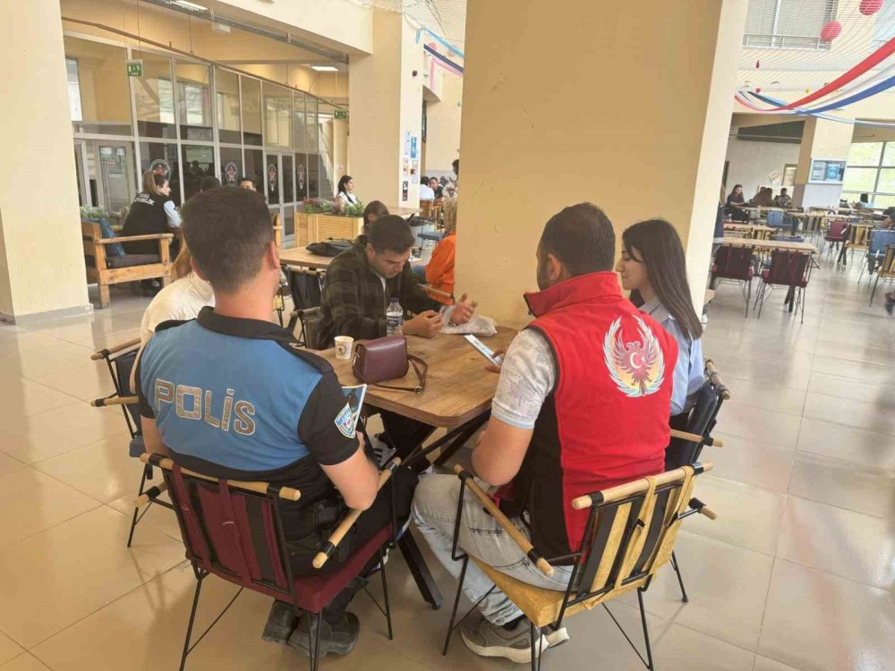 Emniyetten üniversite öğrencilerine internet ve telefon dolandırıcılığı uyarısı