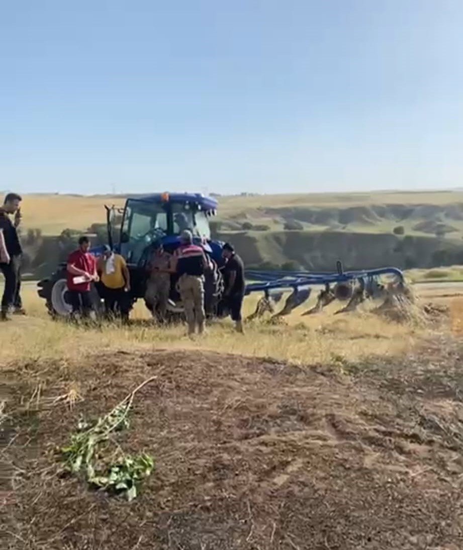 Kozluk'ta 60 dönüm biçilmemiş buğday kül oldu