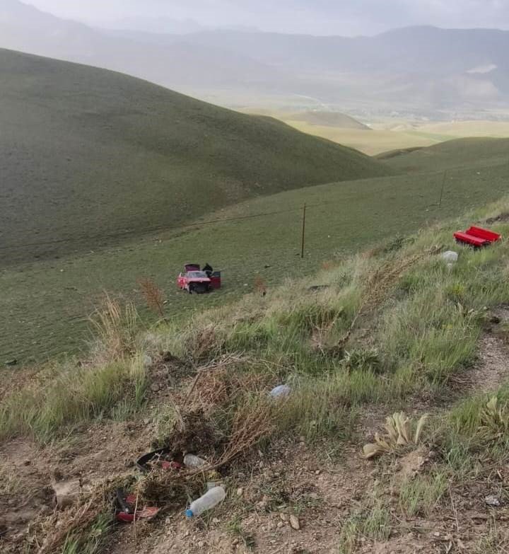 Kurubaş'ta uçuruma yuvarlanan otomobilin sürücüsü yaralandı