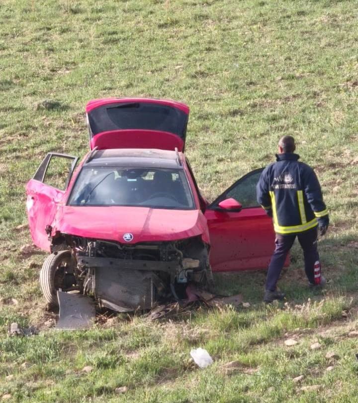 Kurubaş'ta uçuruma yuvarlanan otomobilin sürücüsü yaralandı