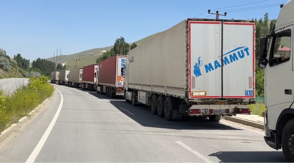 Esendere Gümrük Kapısı’nda yaklaşık 10 kilometrelik tır kuyruğu