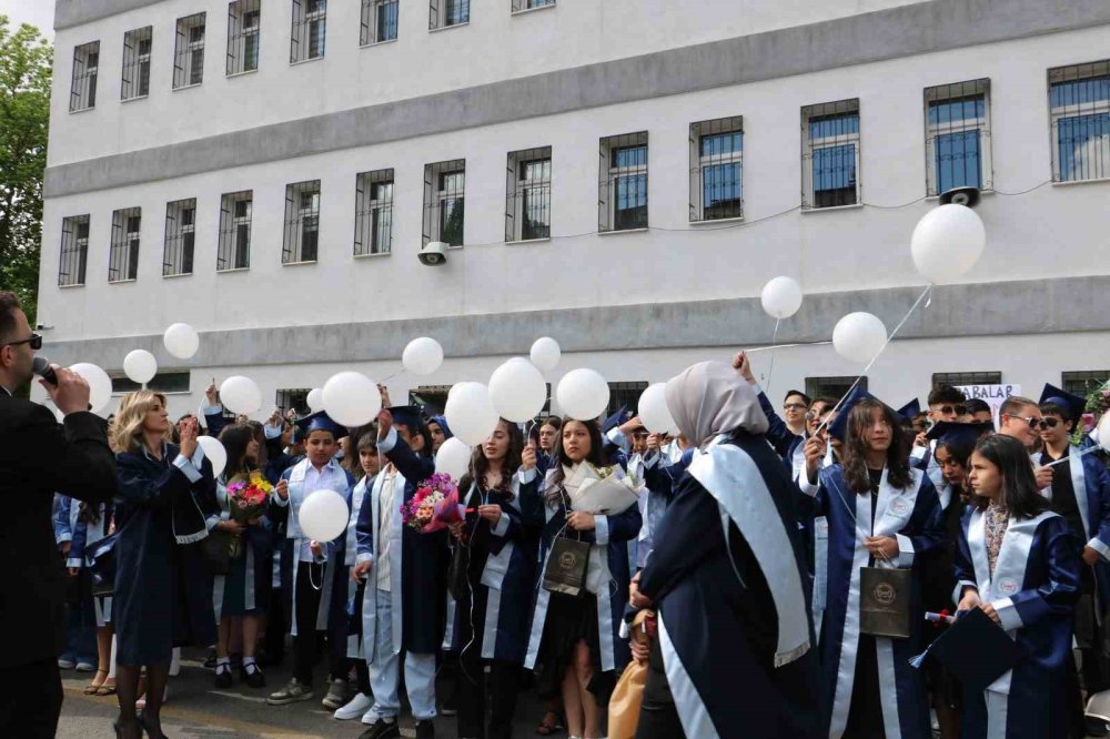 Gazze için beyaz balon uçurdular